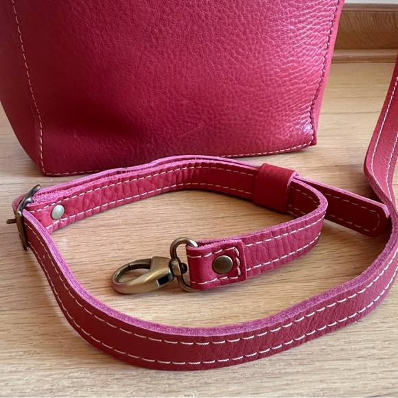 Portland Leather - Sugar Pebbled Leather Mini Crossbody Tote Bag with Zipper - Picture 7 of 16